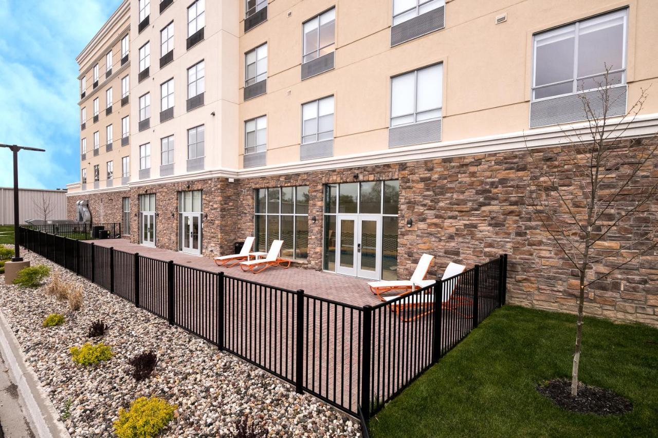 Holiday Inn & Suites Detroit - Troy By Ihg Exterior foto
