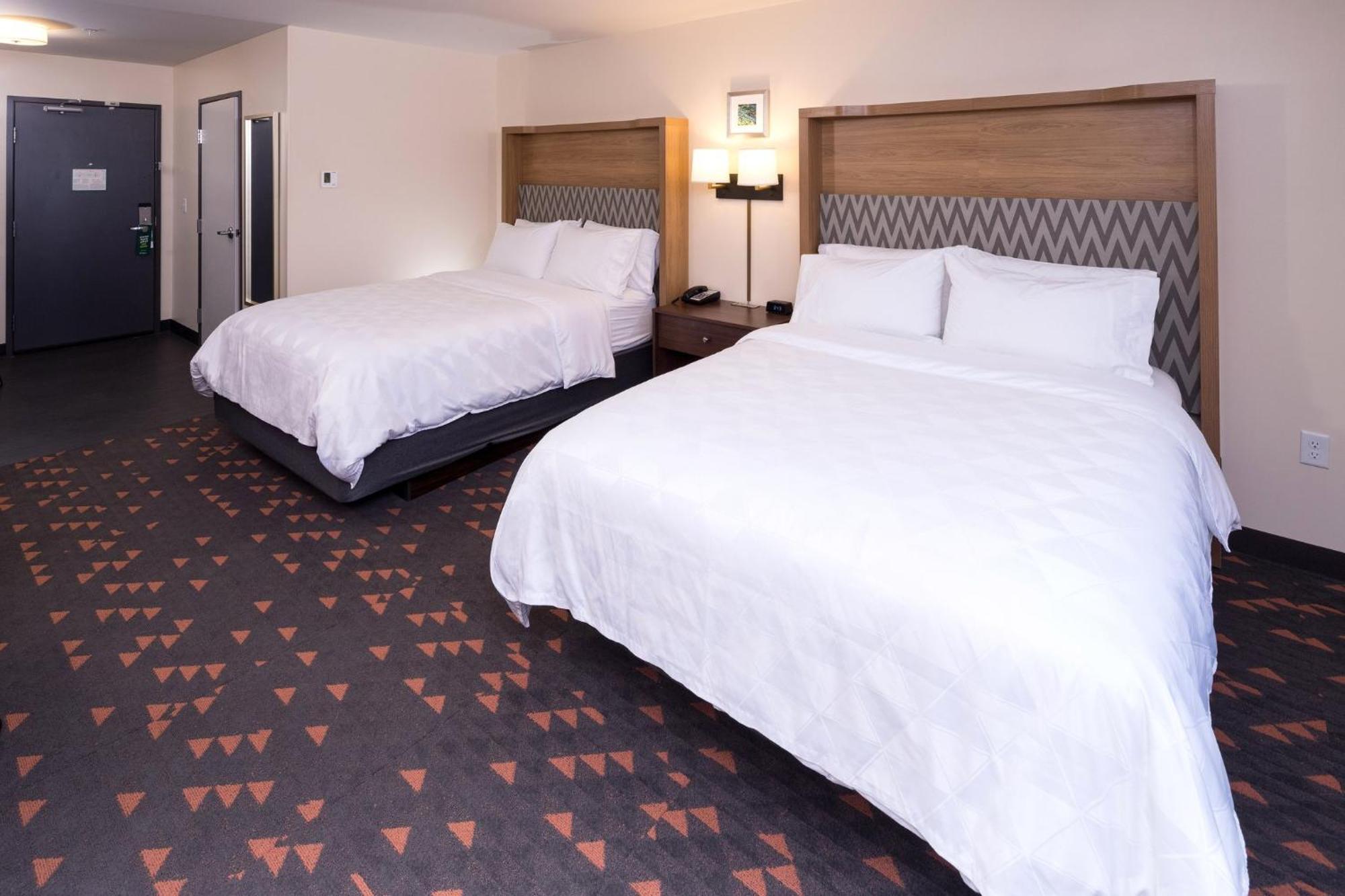 Holiday Inn & Suites Detroit - Troy By Ihg Exterior foto